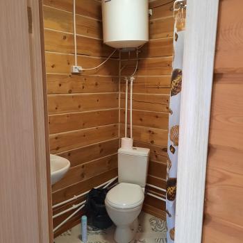 Комната с печкой на первом этаже