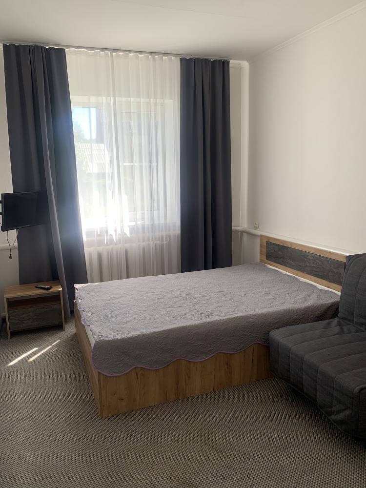 Спальня в Доме с камином