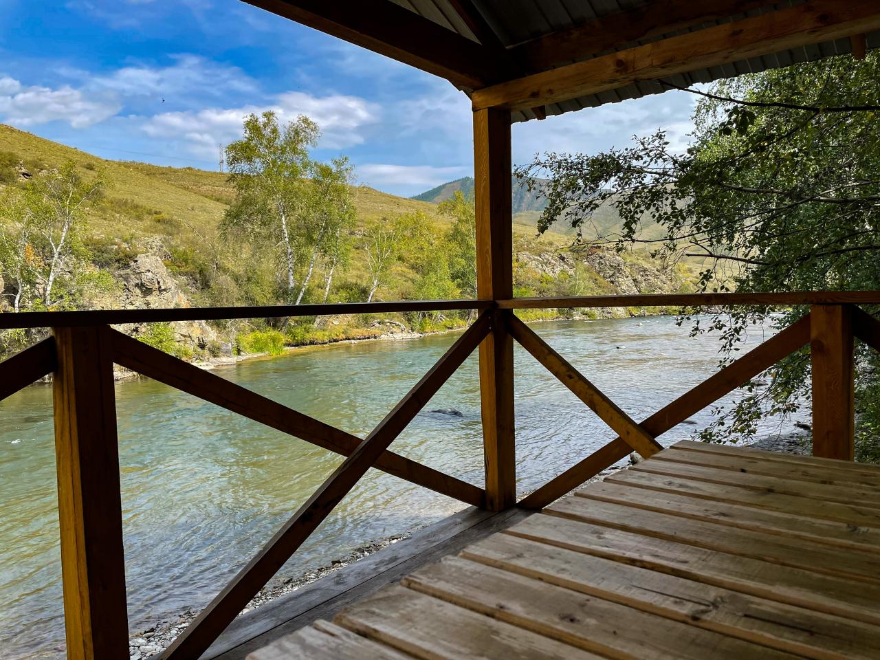 Беседка над рекой