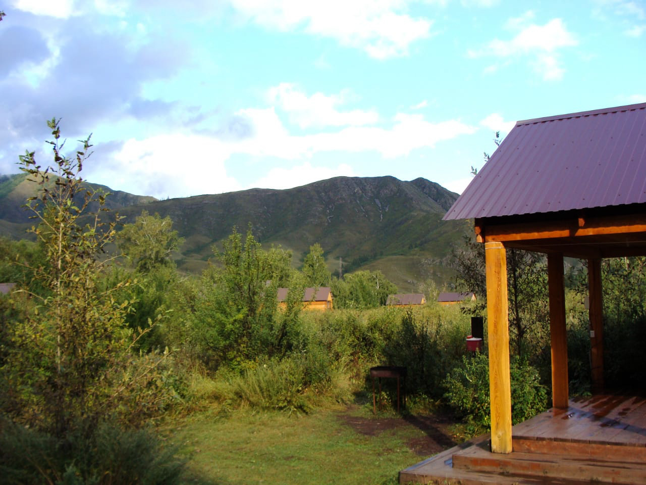 Вид с 6-местного домика номер 6.