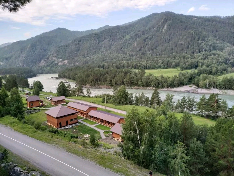 Отдых в Горном Алтае у реки