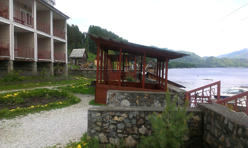 Беседки около Телецкого озера