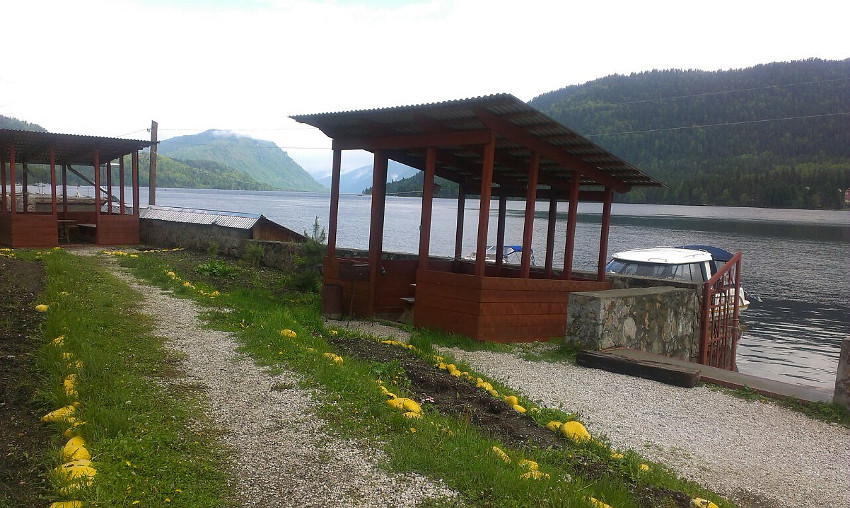 Спуск к катерам