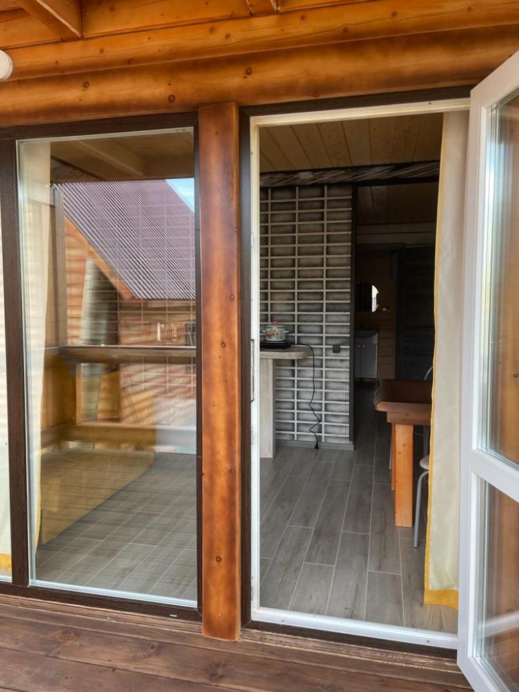 Номер-студия с панорамными окнами и видом на Телецкое озеро