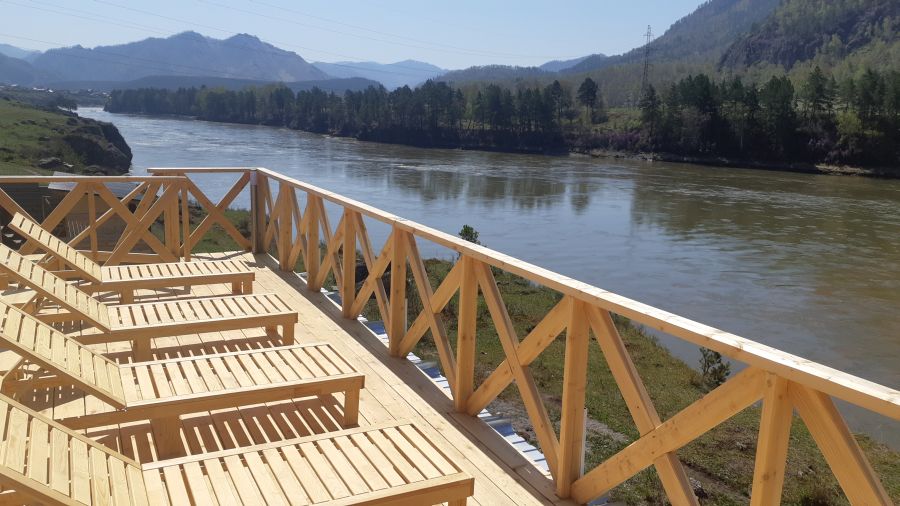 База отдыха "Утес Катуни" в Горном Алтае у реки Катунь