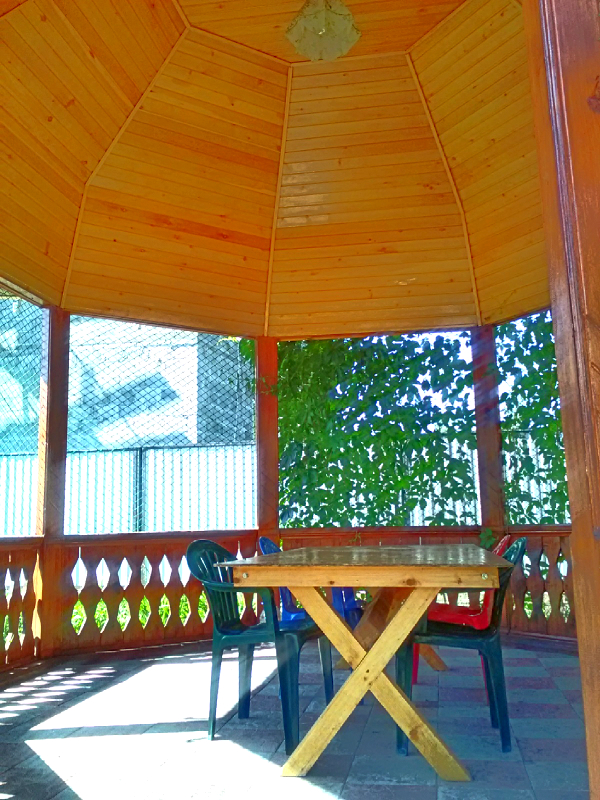 Беседка внутри.