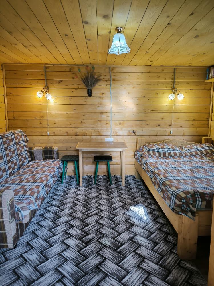 Дом №2. Комната на первом этаже.