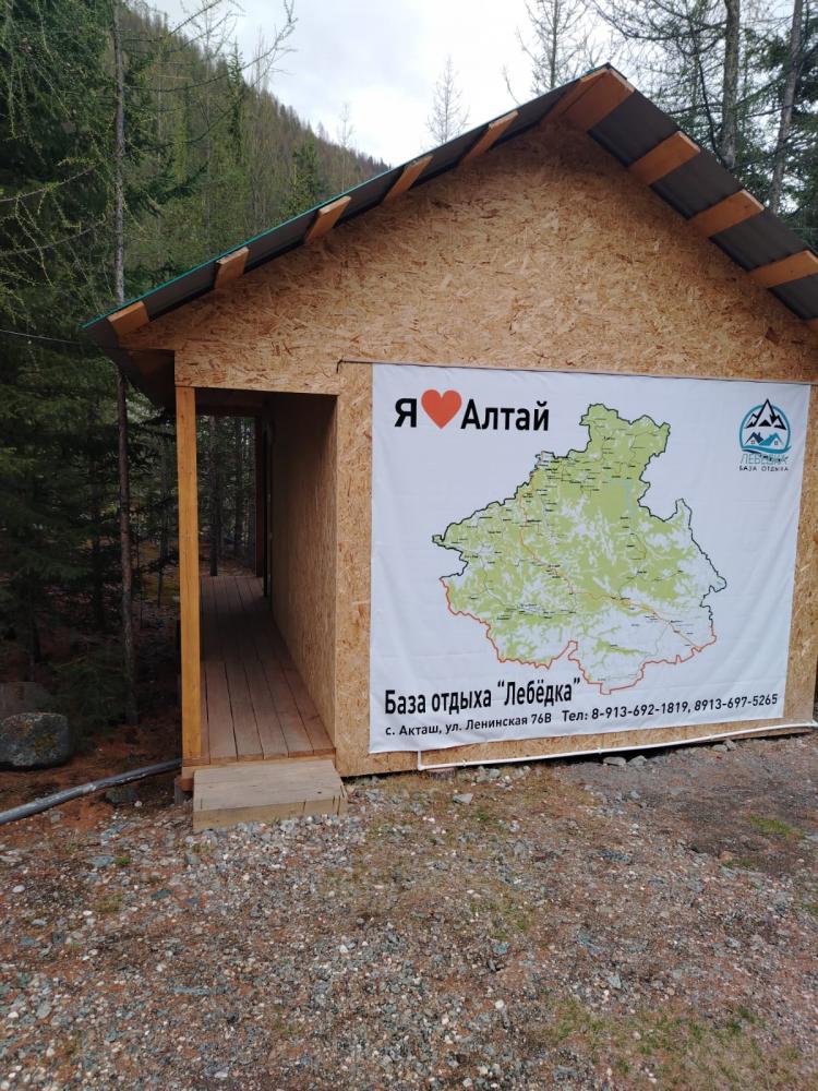 Дом №8 у реки с двуспальной кроватью и душем