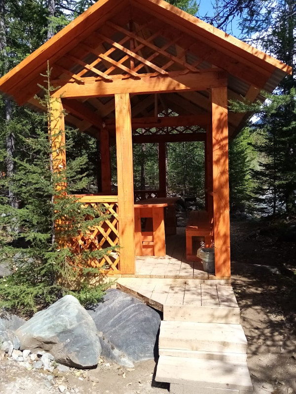 Беседка у реки