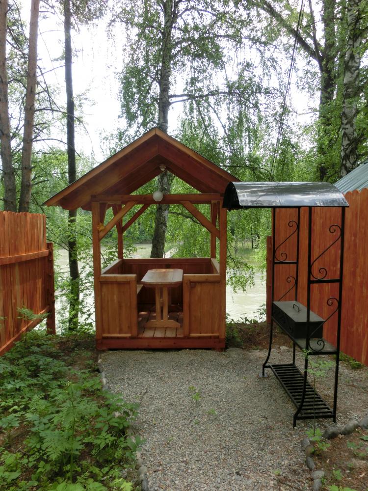 Беседка для номера на берегу