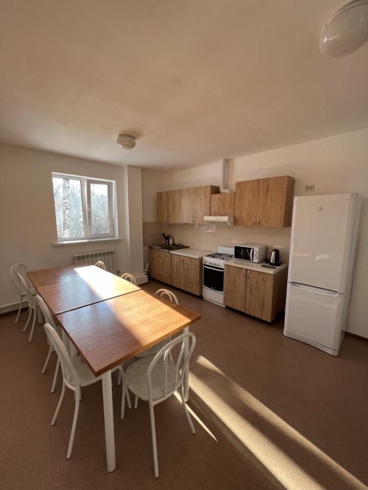 Кухня на втором этаже на 4 номера на берегу Катуни