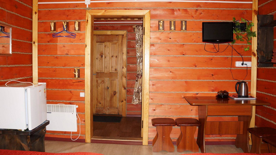 Коттедж 2 первый этаж : 4-хместный номер