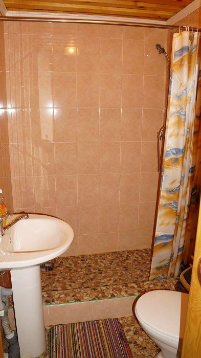 Коттедж 2 первый этаж : Санузел на два номера