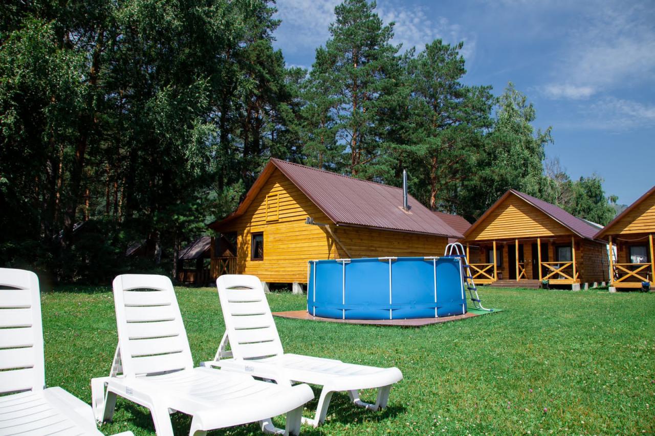 Алтай Узнезя база отдыха "Славный берег" у реки