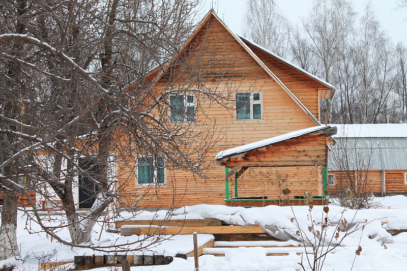 Дом-особняк из двух половин с отдельными входами