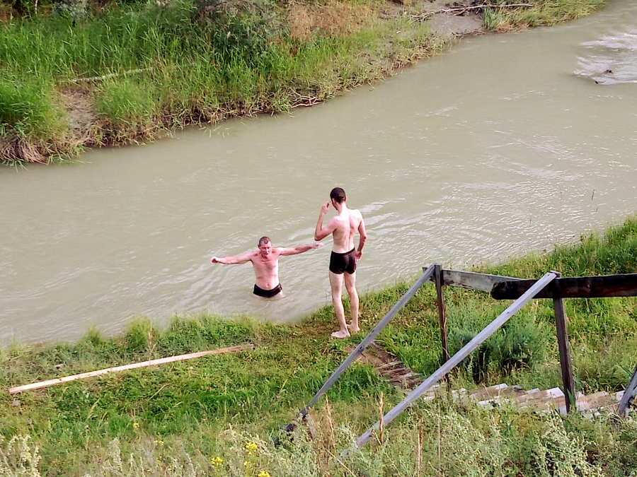 Протока около бани