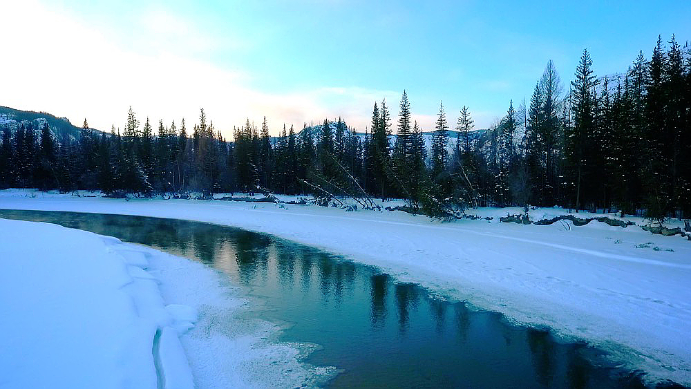 Река Башкаус около гостиницы «Уют»