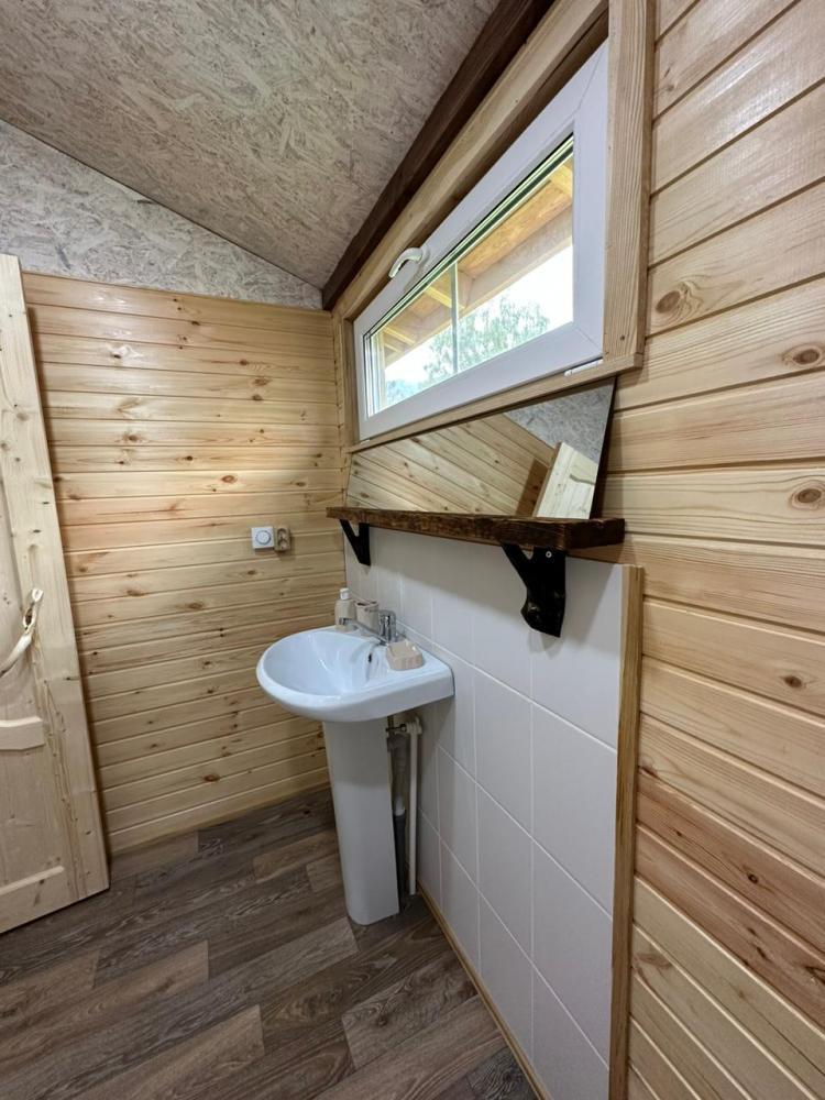 Домик №6 трехместный благоустроенный