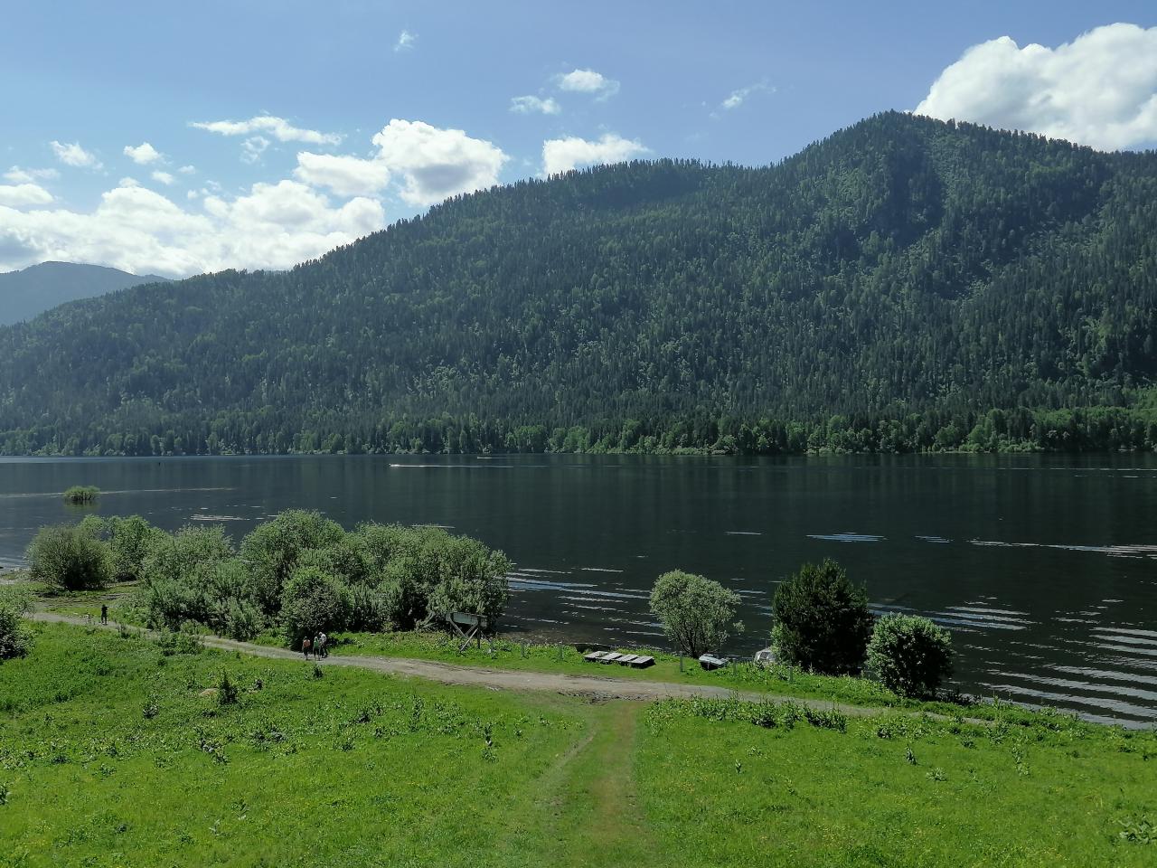 Вид с крыльца коттеджа