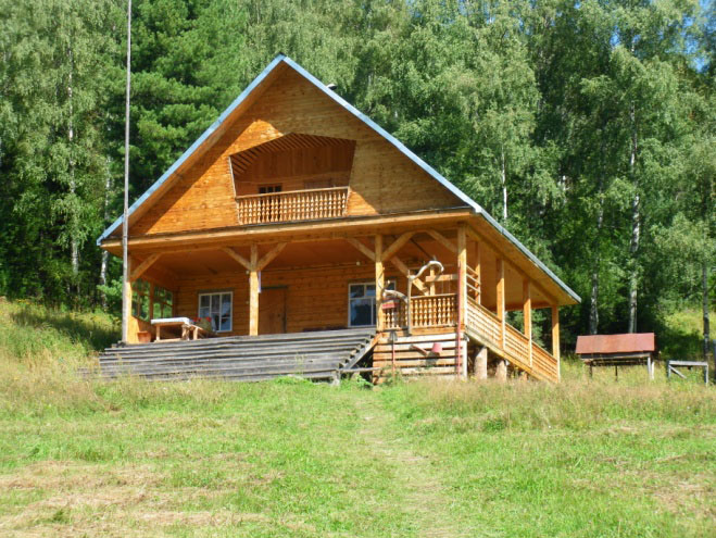 Большой дом двухэтажный коттедж на Телецком озере