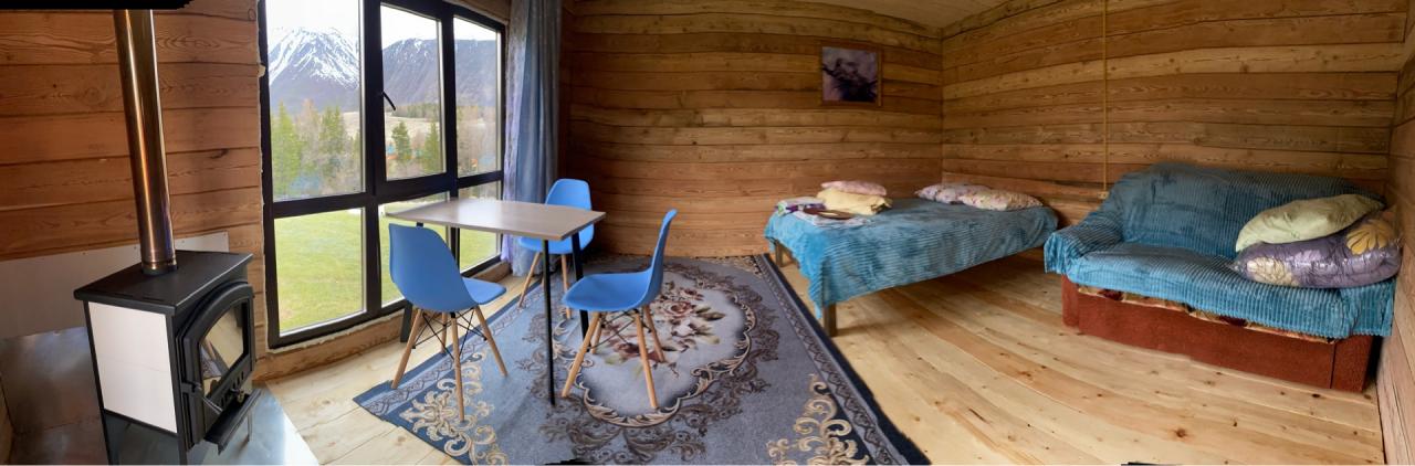 4-хместный домик с панорамными окнами и камином