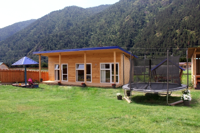 Домик и батут