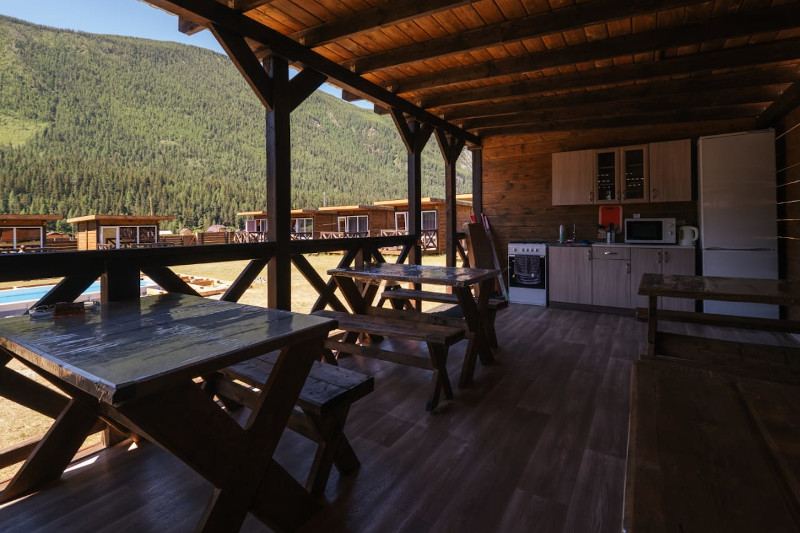 Летняя кухня-столовая