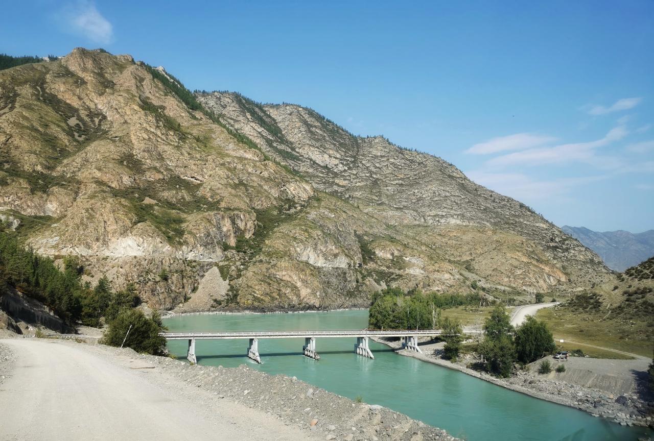 Мост через реку Катунь