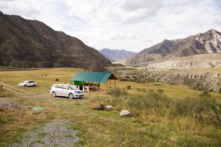 Летняя кухня на территории базы.