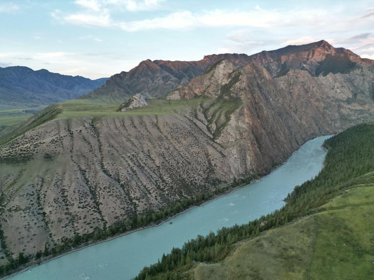 Вид на реку Катунь с территории базы