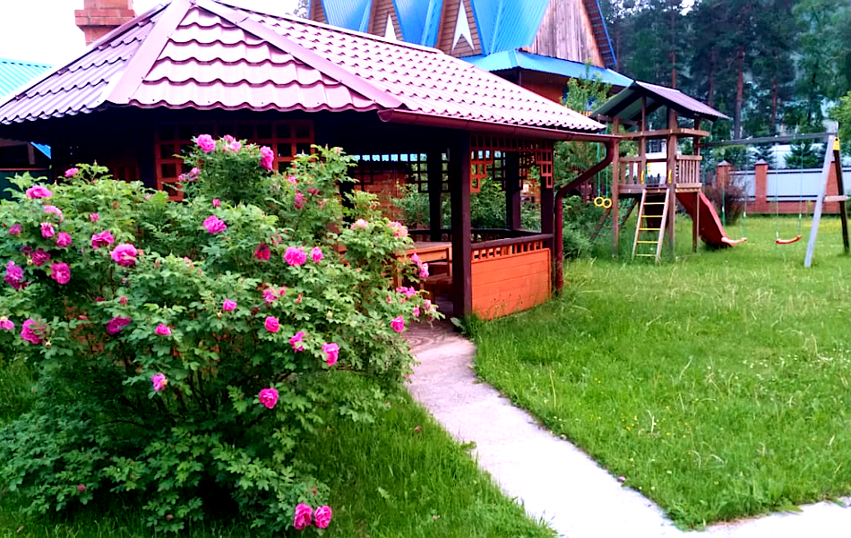 Беседка и детская площадка