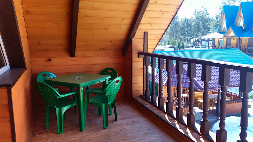 II этаж, выход на балкон из холла