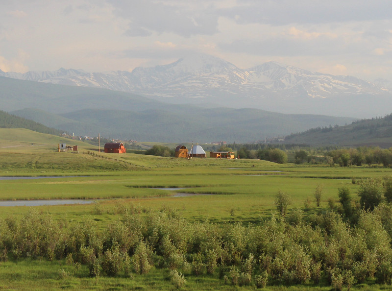 Отдых на Алтае у озера