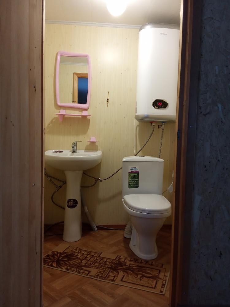 Санузел на первом этаже.