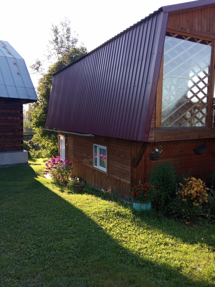 Вход на первый этаж кедрового дома