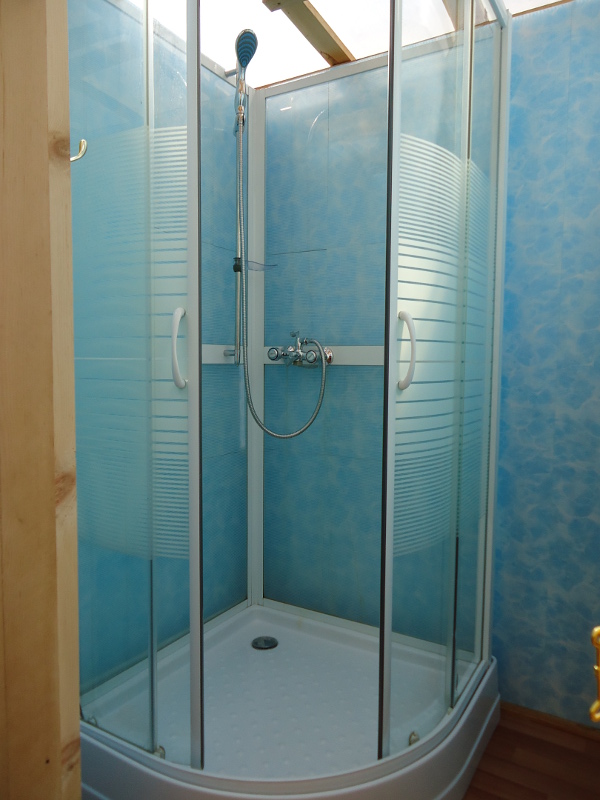 Душевая на территории с гор / хол  водой