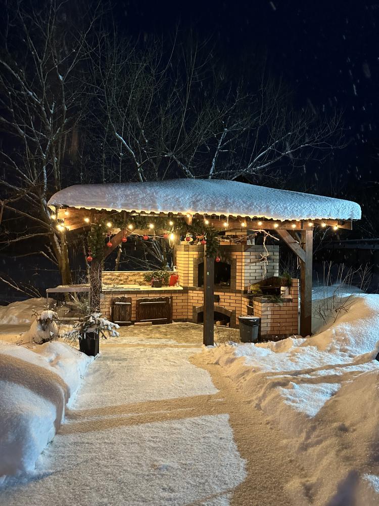 Беседка с печью барбекю