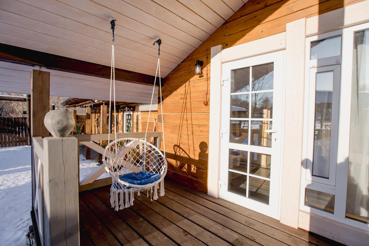 Дом студия зимой терраса