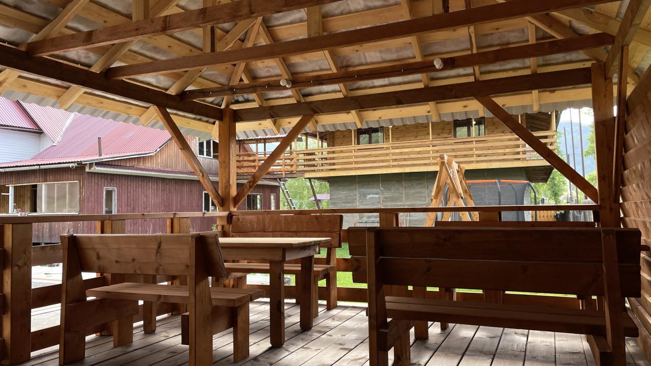 Летний навес открытого типа внутри