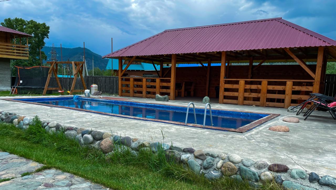 База отдыха с бассейном на Алтае