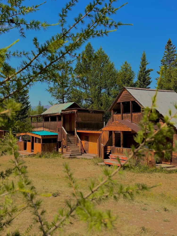 Два двухэтажных теплых дома