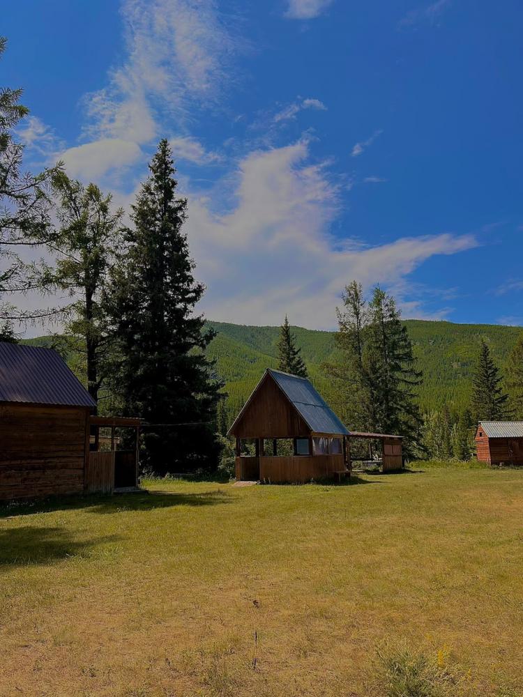 База отдыха "Ак-Су" у реки Джазатор Алтай