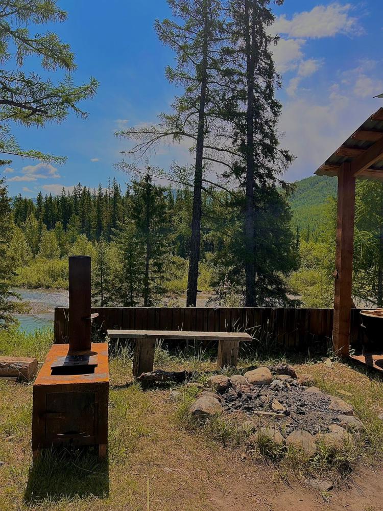 Мангальная зона у реки Джазатор Алтай