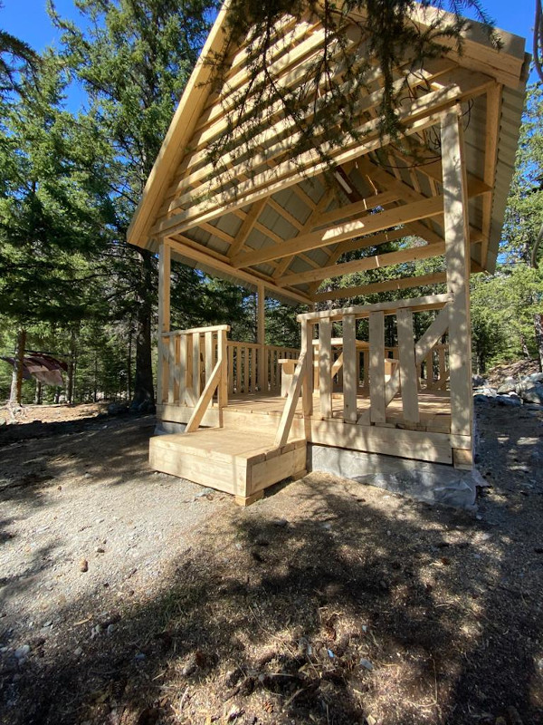 Беседка у реки