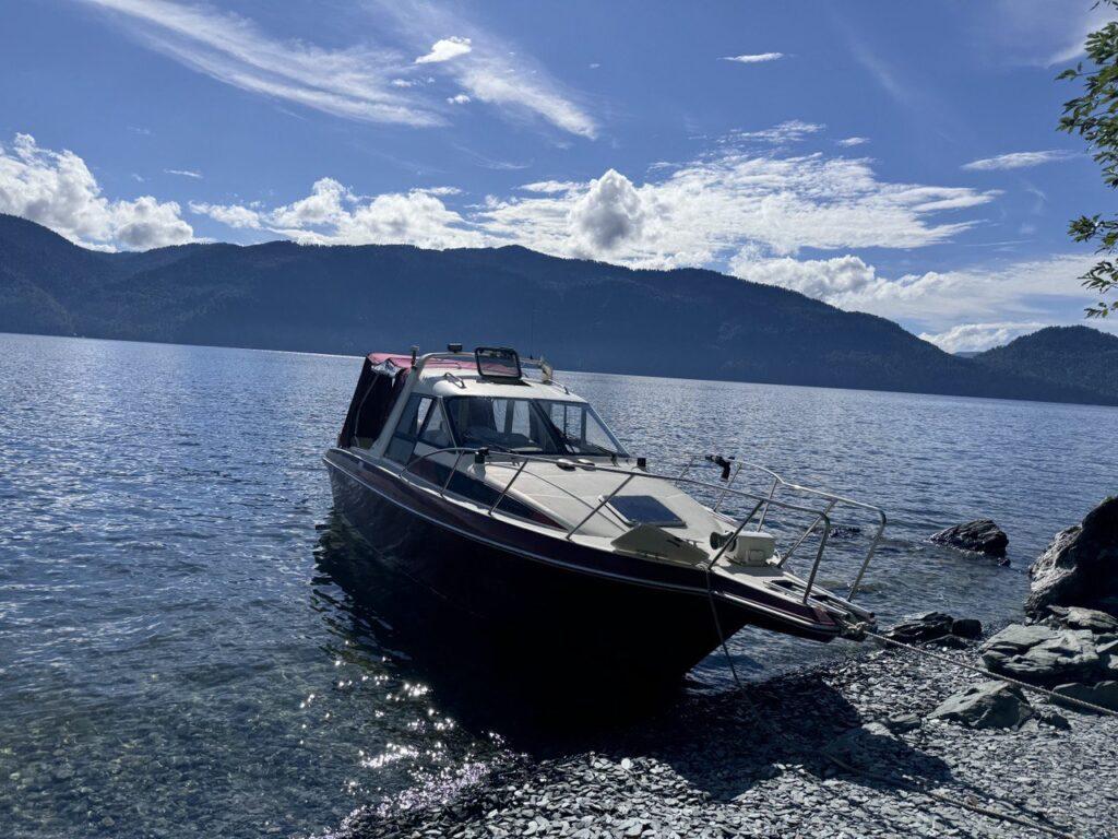 Прогулки на катере по Телецкому озеру