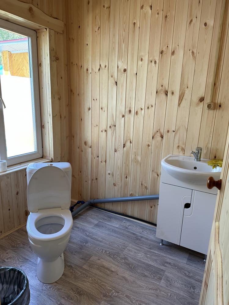 "Дом Рыбака" 4-хместный с удобствами (туалет, раковина)