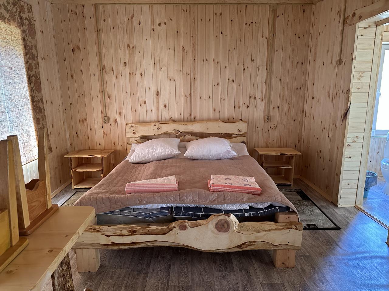 "Дом Рыбака" 4-хместный с удобствами (туалет, раковина)