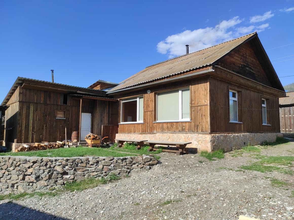 Гостевой дом в Чемале у реки Катунь