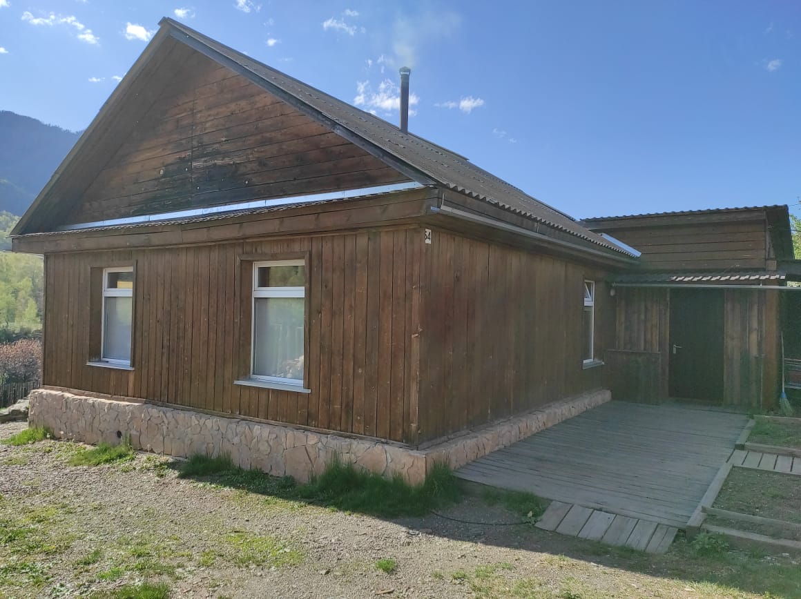 Дом в Чемале у реки Катунь Горный Алтай