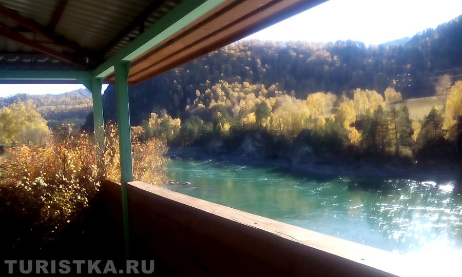 Чемал беседка у реки Катунь
